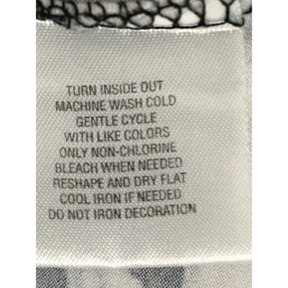 Jaclyn Smith Women Top Size 2X Black White Floral Blouse w 3D Flower on Neckline - Picture 12 of 13